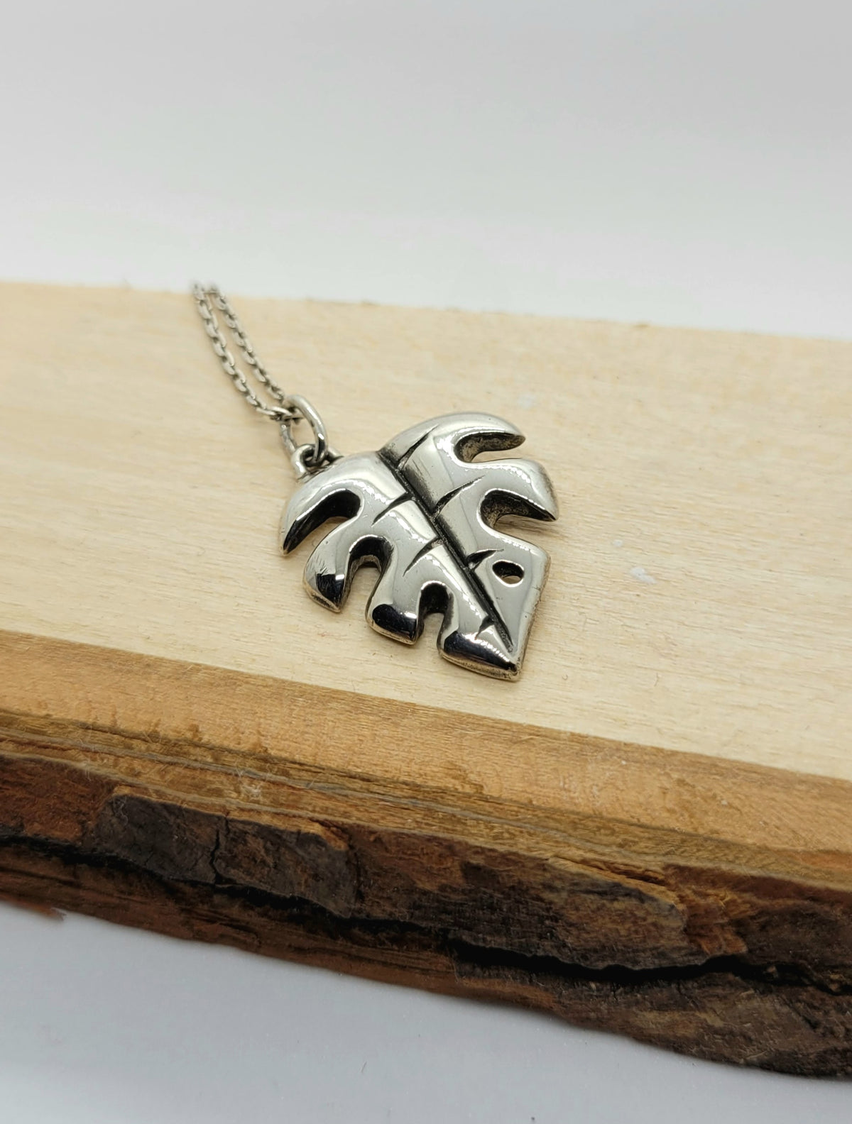 Pendentif feuille de Monstera