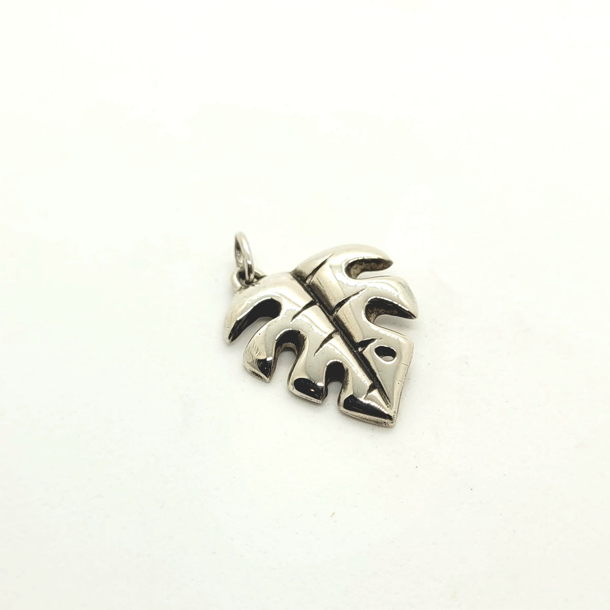 Pendentif feuille de Monstera