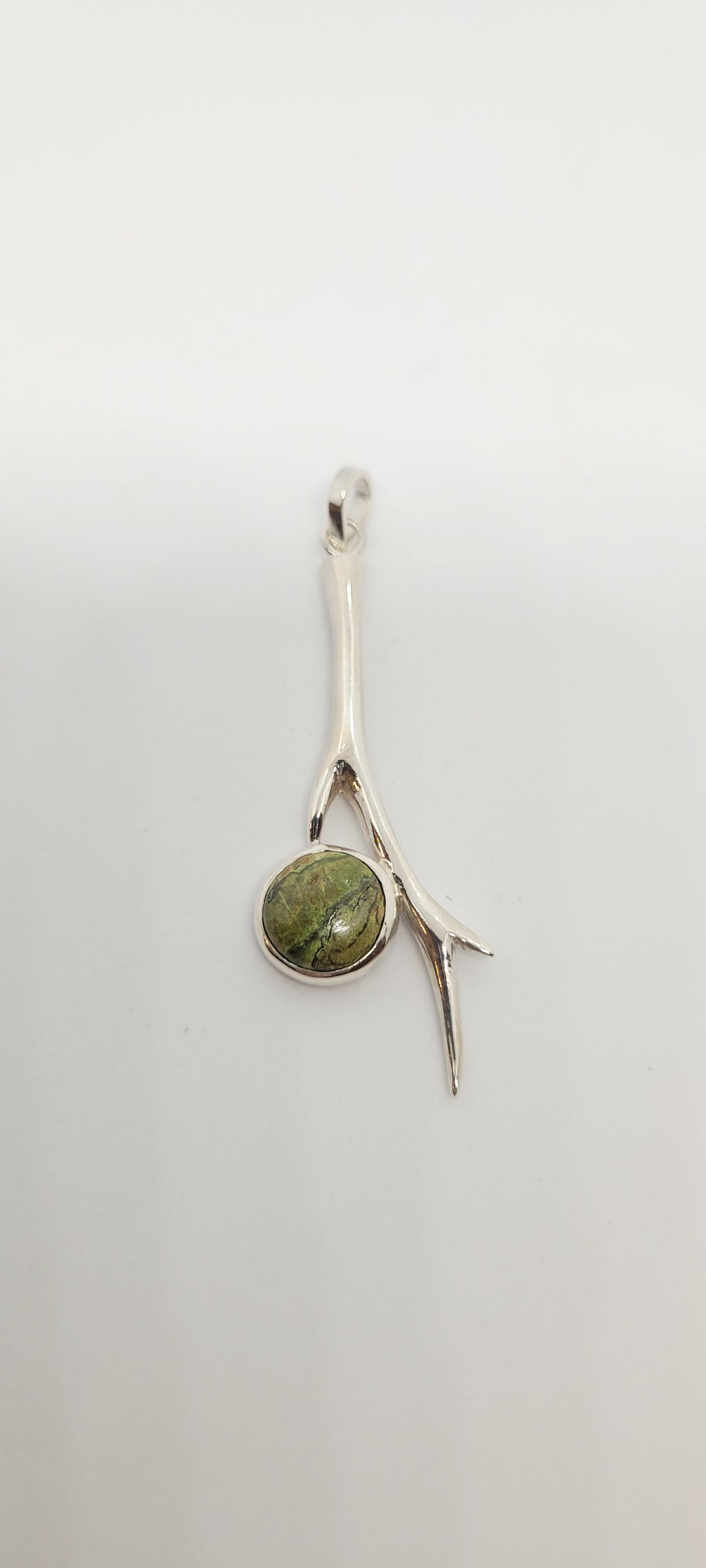 Pendentif branche et gaspéite du Québec