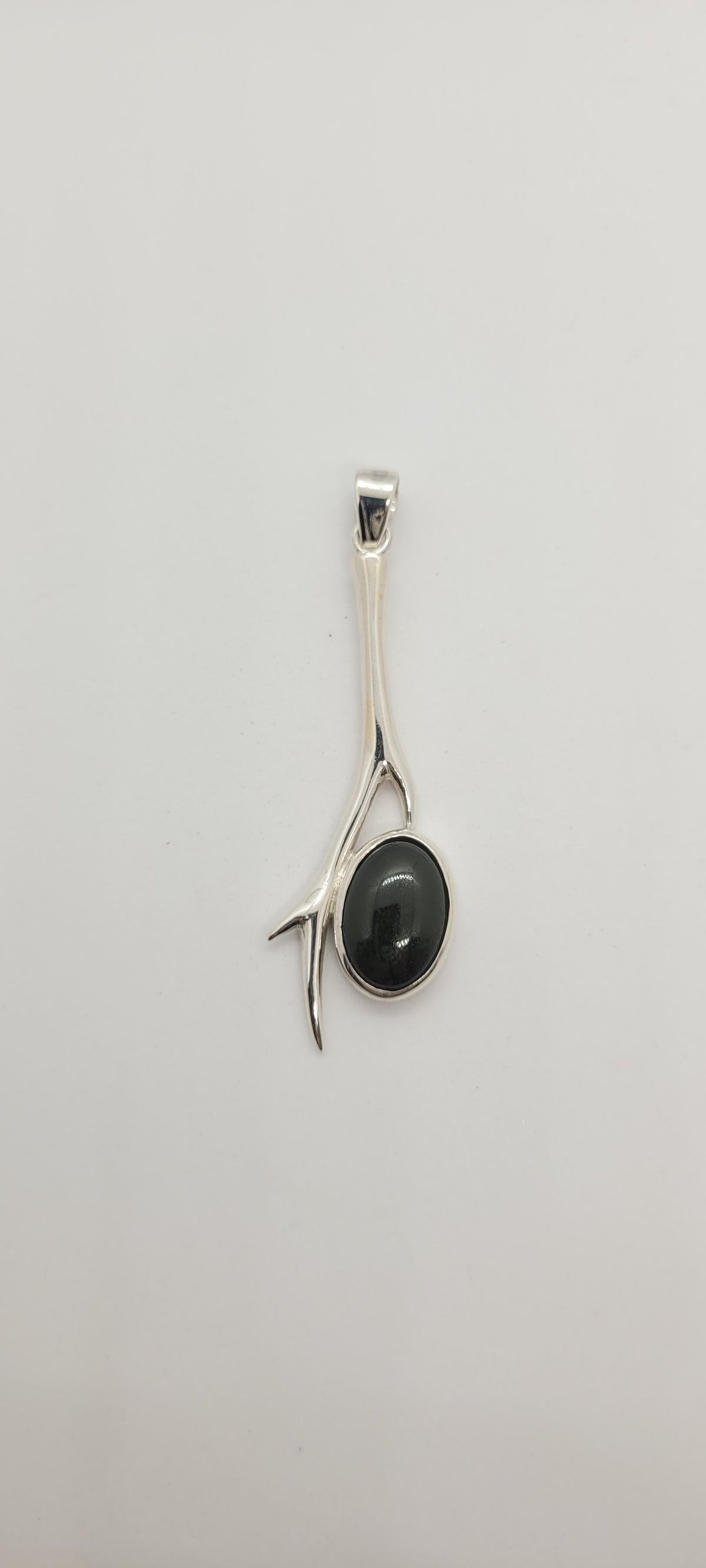 Pendentif branche et jade de Colombie Britannique