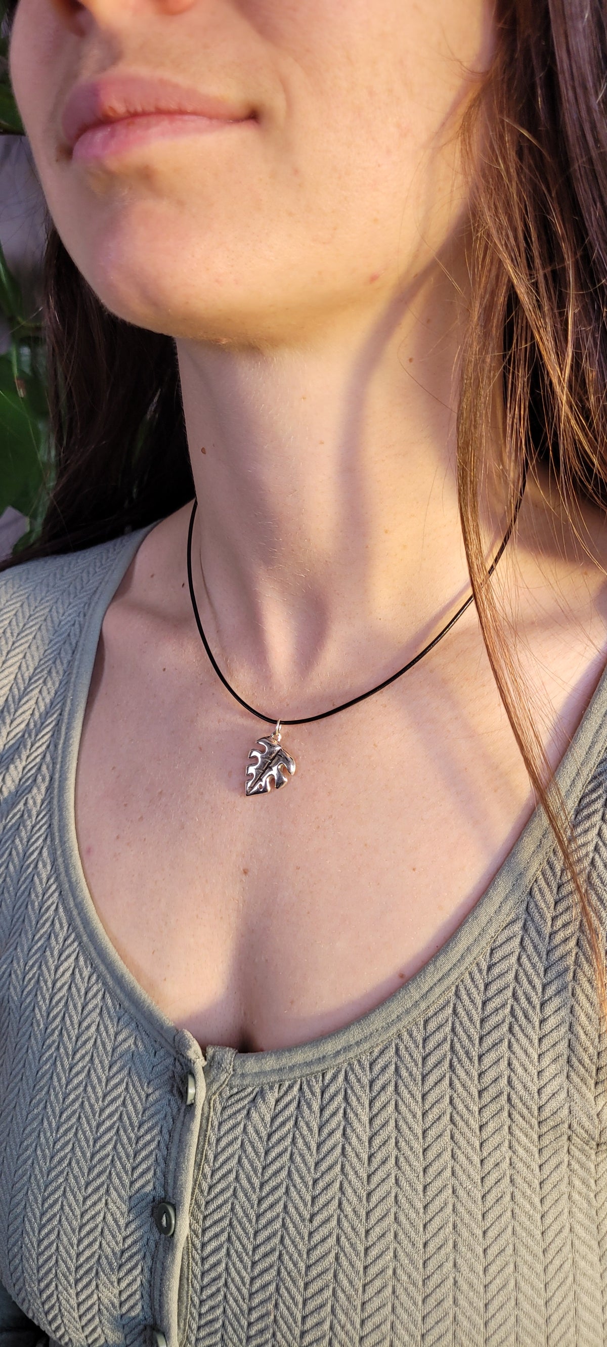 Pendentif feuille de Monstera