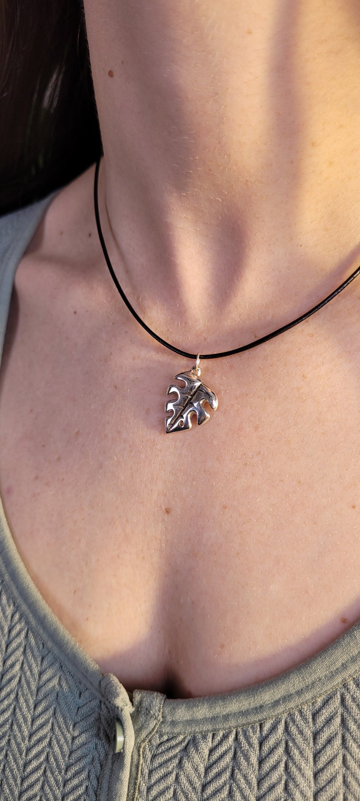 Pendentif feuille de Monstera