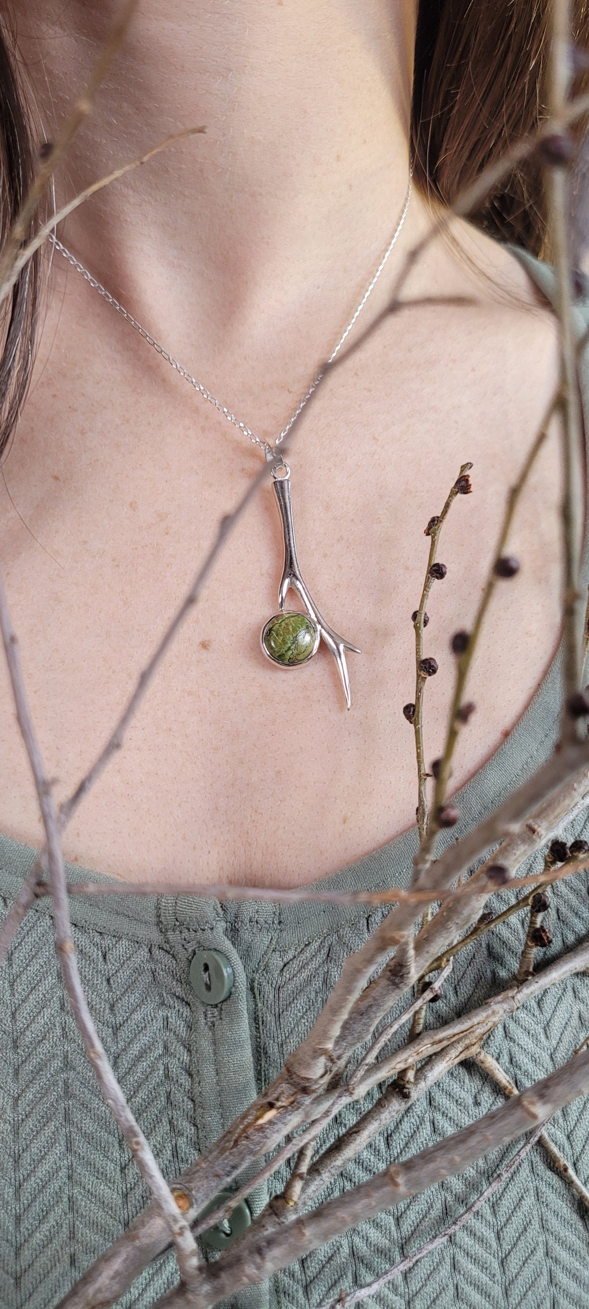 Pendentif branche et gaspéite du Québec