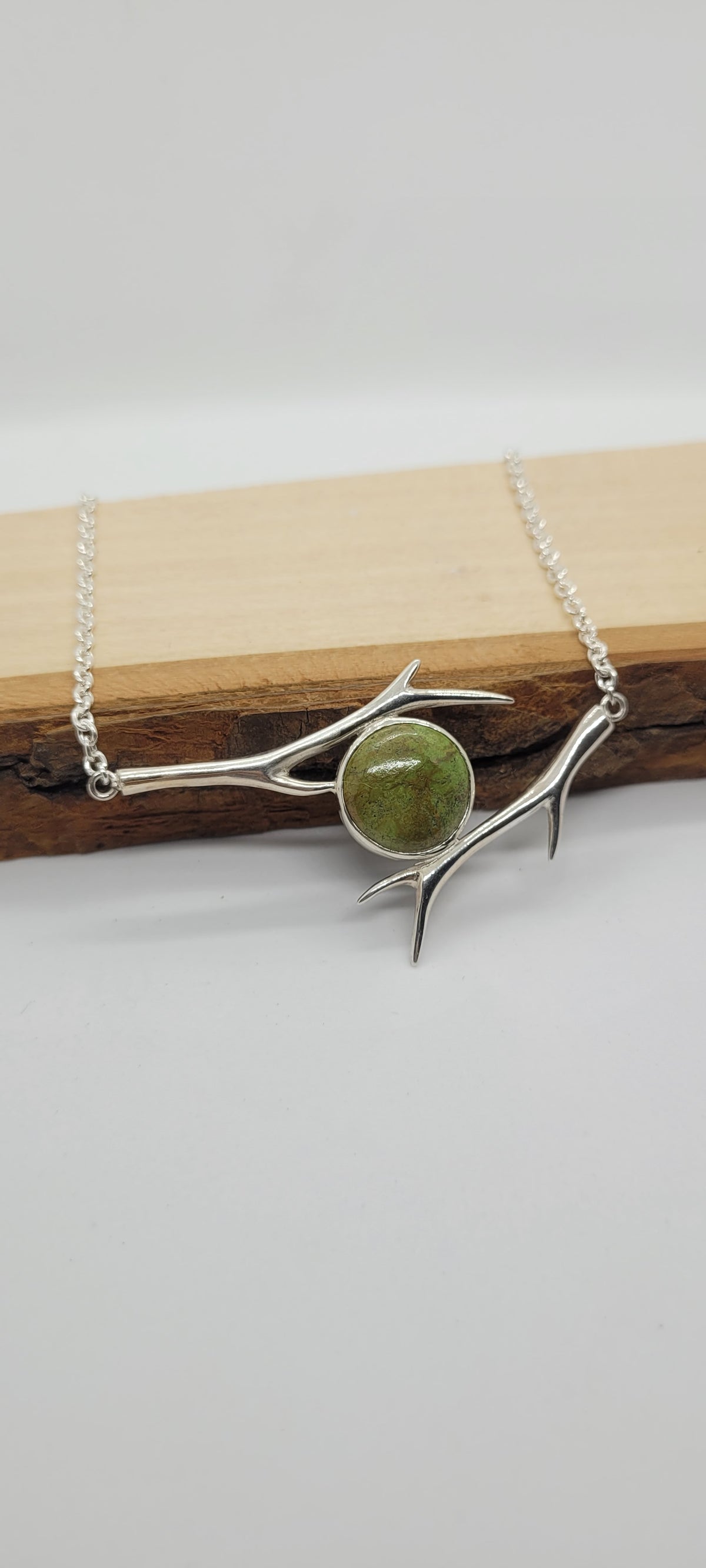 Collier branches et gaspéite du Québec